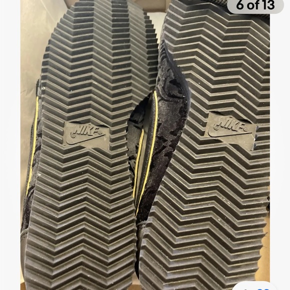 Authentic Black velvet Nike Cortez w/ gold size 7 New in box - Picture 7 of 15